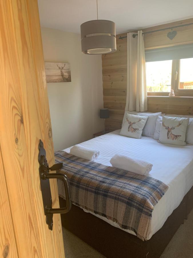 Swansea Log Cabin Pontardawe Bagian luar foto