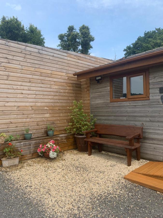 Swansea Log Cabin Pontardawe Bagian luar foto