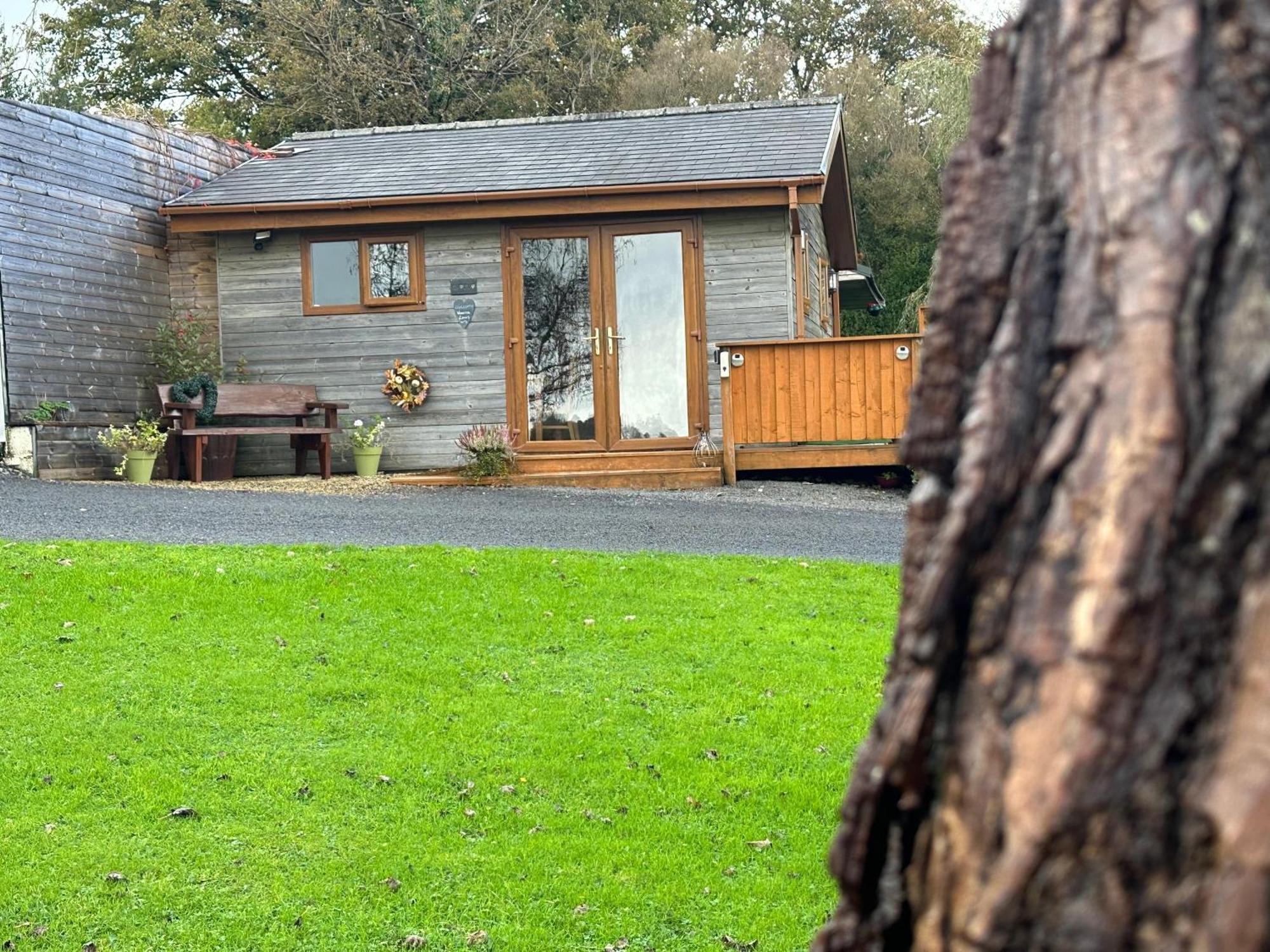 Swansea Log Cabin Pontardawe Bagian luar foto