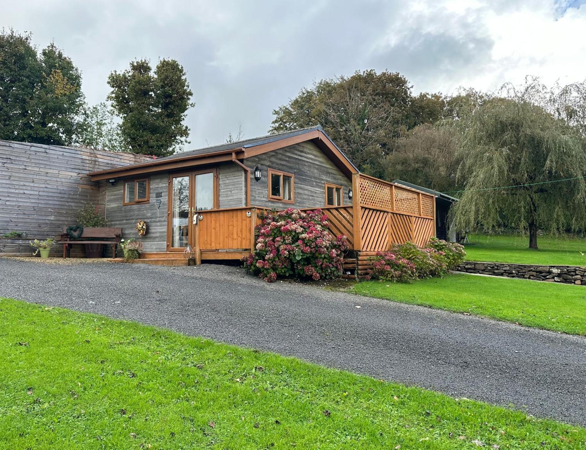 Swansea Log Cabin Pontardawe Bagian luar foto